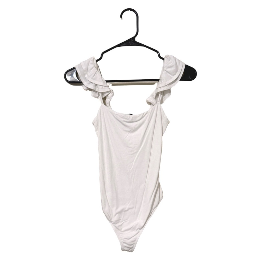 White flutter sleeve bodysuit.
Lulus. Xs.
